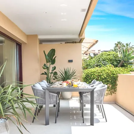 Palmeras Pool Direct Access To The Estepona
